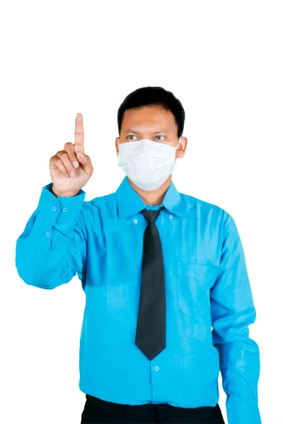 Joven Hombre Negocios Con Máscara Facial Mientras Toca Pantalla Transparente — Foto de Stock