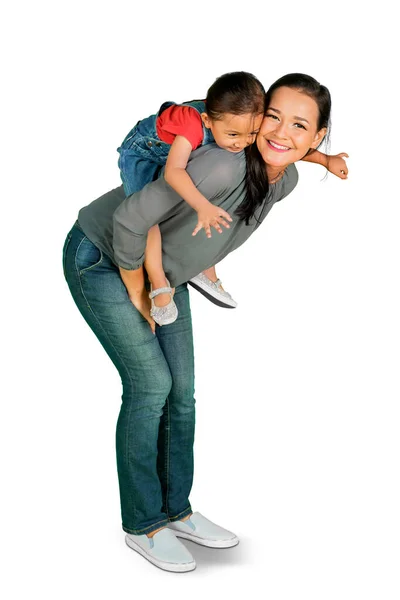 Lycklig Mor Grisar Tillbaka Sin Dotter När Hon Spelar Tillsammans — Stockfoto