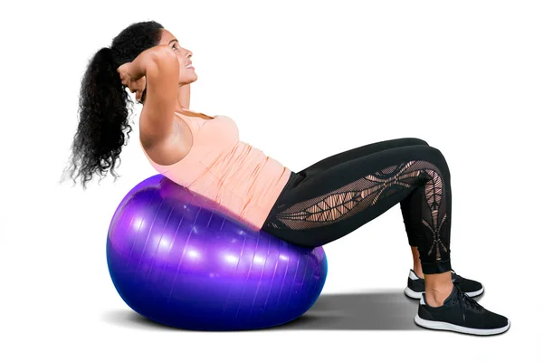 Vista Lateral Mujer India Haciendo Ejercicio Con Pelota Pilates Mientras — Foto de Stock