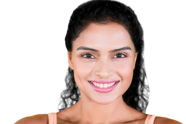 Primer Plano Cara Mujer India Sonriendo Cámara Mientras Usa Ropa — Foto de Stock