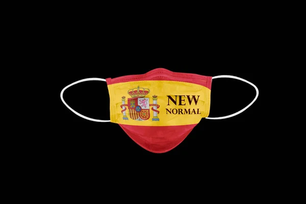 Новый Нормальный Текст Медицинской Защитной Маске Флагом Испании Выделенной Черном — стоковое фото