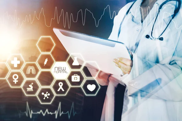 Double Exposure Female Doctor Using Tablet While Standing New Normal — Stock Photo, Image