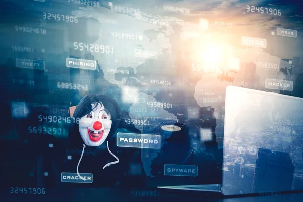 Doppelentlarvung Von Hackern Mit Clownsmaske Während Sie Mit Code Binär — Stockfoto