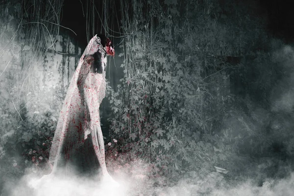 Halloween Horror Concept Zijaanzicht Van Vreselijke Vrouwelijke Bruid Met Gewond — Stockfoto