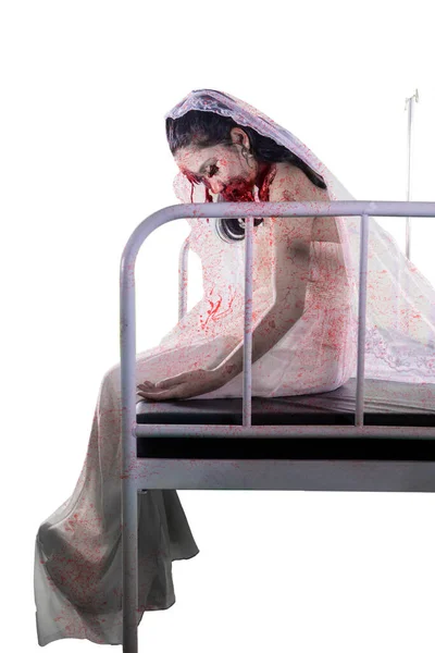 Halloween Horror Konzept Schreckliche Weibliche Brautgeister Mit Verwundetem Gesicht Sitzen — Stockfoto