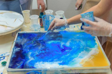 Yakın plan fotoğraf. Soyut resmin renkli arkaplanı. Yüksek kaliteli parçalar, epoksi reçine.