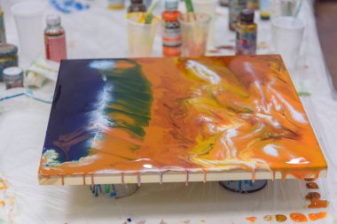 Yakın plan fotoğraf. Soyut resmin renkli arkaplanı. Yüksek kaliteli parçalar, epoksi reçine.