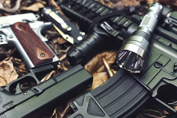 Зброя Військова Техніка Армії Штурмова Гвинтівка M4A1 Пістолет Камуфляжному Тлі — стокове фото