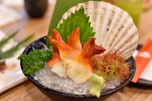 Comida tradicional japonesa, Deliciosos mariscos sashimi frescos, cáscara de berberechos Akagi, Alimentos saludables para la dieta cruda . — Foto de Stock