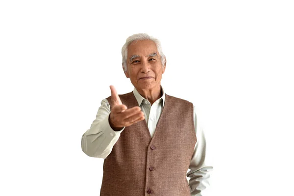 Asiatico anziano, Anziani fiduciosi e sorridenti con mano gesto di benvenuto su sfondo bianco, Invito mano, Felice concetto di cittadino pensionato . — Foto Stock