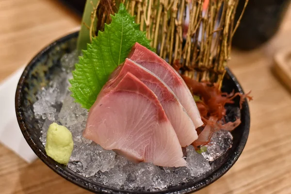 Ιαπωνικά παραδοσιακά φαγητά, νόστιμο φρέσκο τόνο otoro ψάρι σασίμι θαλασσινών, υγιεινό και υγιεινό βρώσιμα ακατέργαστο γεύμα διατροφής. — Φωτογραφία Αρχείου