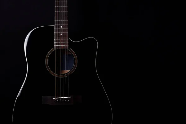 Siyah Akustik Gitar Stüdyosu Telif Alanı Ile Siyah Arkaplanda Çekilen — Stok fotoğraf