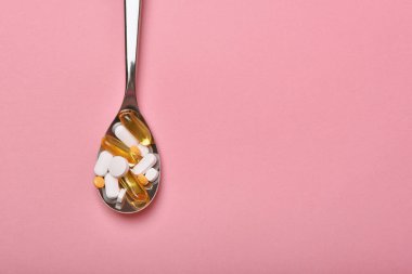 Çeşitli ilaçlar, kaşıkta çok fazla ilaç almak, aşırı teşhis ilaçları kötü sağlığa neden oluyor..