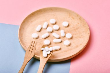 Çeşitli ilaçlar, kaşıkta çok fazla ilaç almak, aşırı teşhis ilaçları kötü sağlığa neden oluyor..