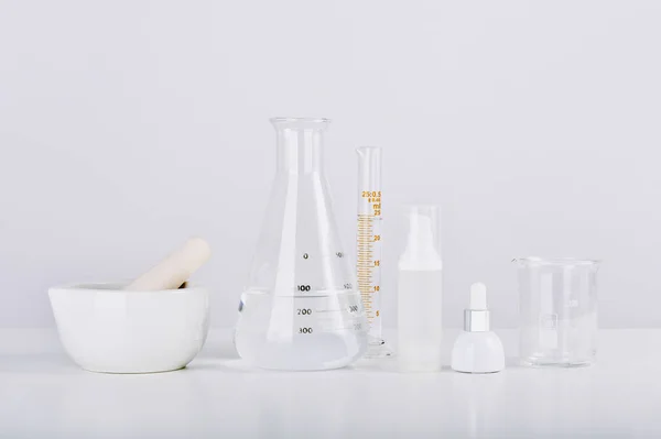 Pojemniki Butelki Kosmetyczne Naukowe Wyroby Szklane Puste Opakowanie Etykiet Modelowania — Zdjęcie stockowe