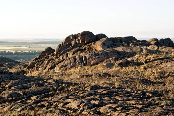 Formacje geologiczne. Krajobraz piękne lato w górach — Zdjęcie stockowe