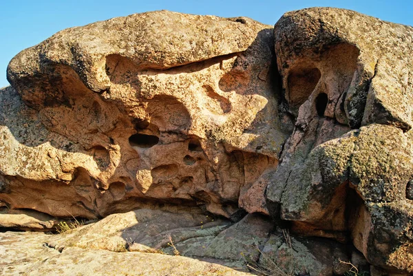 Διάβρωση βράχου. ξεπερασμένο. γεωλογικούς σχηματισμούς — Φωτογραφία Αρχείου