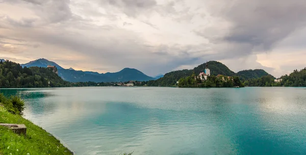 Lago Bled Com Ilha Igreja Água Azul Nuvens Tempestade — Fotografia de Stock