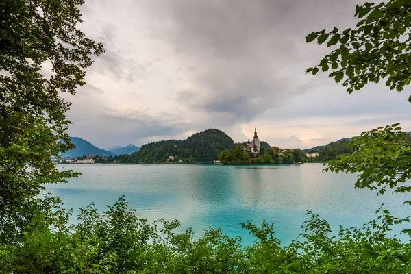 Lago Bled Com Ilha Igreja Água Azul Nuvens Tempestade — Fotografia de Stock