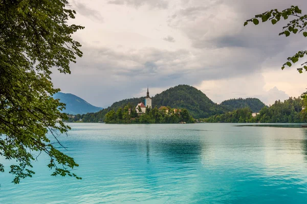 Lago Bled Com Ilha Igreja Água Azul Nuvens Tempestade — Fotografia de Stock