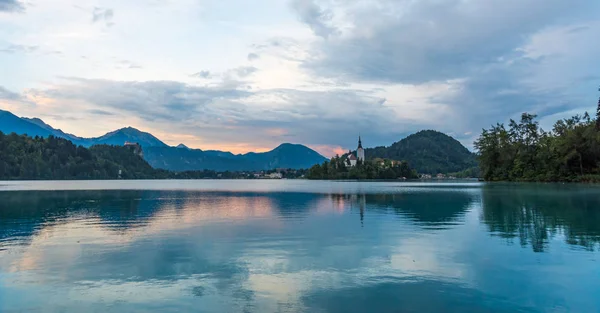 Lago Bled Con Isla Iglesia Agua Azul Nubes Tormenta — Foto de Stock