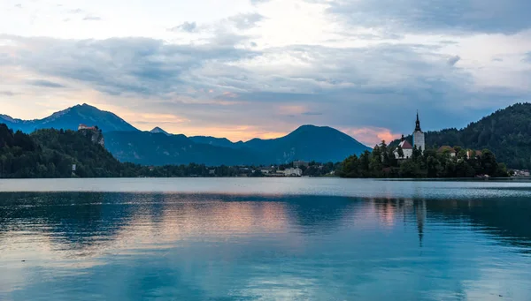 Lago Bled Con Isla Iglesia Agua Azul Nubes Tormenta — Foto de Stock