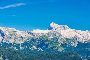Triglav ve Slovenya dağlar yataydan Vogel. En büyük Slovenya Julian alps görünümünü. Seyahat ve Avrupa'nın yürüyüş. Yaz gökyüzü ve yeşil doğa.