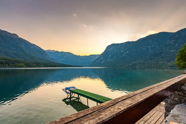 Puesta Sol Sobre Lago Bohinj Parque Nacional Eslovenia Colores Dramáticos — Foto de Stock