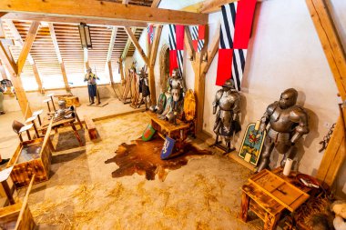 Predjama, Slovenya - 22.07.2018: İç Ortaçağ Predjama Kalesi yakınındaki Postojna mağara. Slovenya kale ve iç dekorasyon