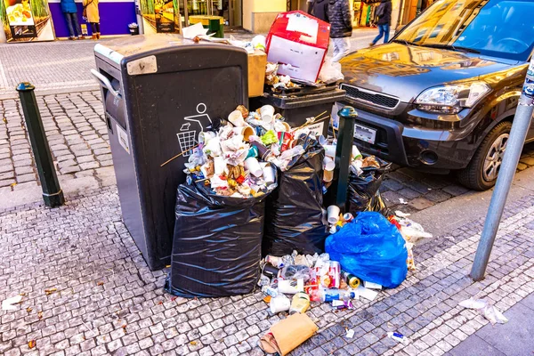 Çöp Kirliliği Şehir Sokak Kullanılmayan Atık Için Bekliyor Çöp Ekolojik — Stok fotoğraf