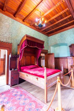 Bojnice, Slovakya-25.08.2018: Bojnice Ortaçağ kale iç, UNESCO mirası, Slovakya. 12. yüzyılda inşa Gotik ve Rönesans elemanları ile romantik kale. İç mekan ekipmanları ve odaları