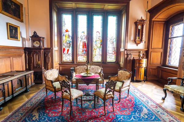 Bojnice, Slovakya-25.08.2018: Bojnice Ortaçağ kale iç, UNESCO mirası, Slovakya. 12. yüzyılda inşa Gotik ve Rönesans elemanları ile romantik kale. İç mekan ekipmanları ve odaları