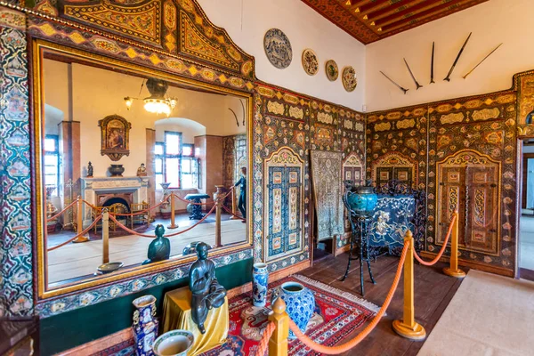Bojnice, Slovakya-25.08.2018: Bojnice Ortaçağ kale iç, UNESCO mirası, Slovakya. 12. yüzyılda inşa Gotik ve Rönesans elemanları ile romantik kale. İç mekan ekipmanları ve odaları