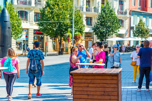 Brno, Çek Cumhuriyeti - 12.9.2020: İnsanlar Çek Cumhuriyeti 'nin Brno kentindeki bira kutlama festivalini ziyaret ediyorlar. Bira ve sokak pazarından lezzetli yiyecekler. Yaz partisi kutlaması.