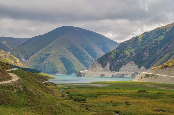 Paisagem Outono Cênica Lago Mais Profundo Das Montanhas Cáucaso Altura — Fotografia de Stock