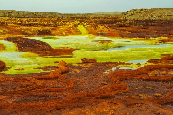 Utomjordiska Landskap Landskap Gröna Sura Dammar Och Salt Terrasser Järnoxid — Stockfoto