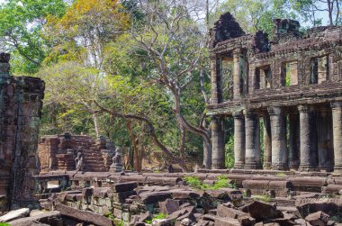 Tapınak Preah Khan. İki katlı yapı ile yuvarlak sütun. Angkor - Unesco Dünya Mirası sit alanı. Kamboçya, Siem biçmek