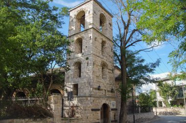 Moscopole'daki Aziz Nikolaos Kilisesi. Ortodoks kilisesi 1721 yılında inşa edilmiştir. Arnavutluk Kültür Anıtı. Korce İlçesi, Moscopole (Voskopoje)
