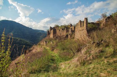 Kala-Koreysh. Kureyş 'in antik kalesi. Doğa ve seyahat. Kafkas Dağları. Rusya, Dağıstan, Dakhadayevsky Bölgesi, Kubachi yakınlarında.