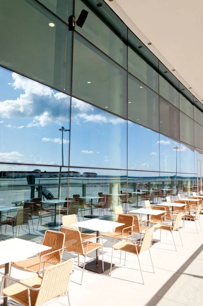 Nowy Taras Zewnętrza Poczekalnia Nowego Terminalu Międzynarodowego Lotniska Gibraltarze — Zdjęcie stockowe