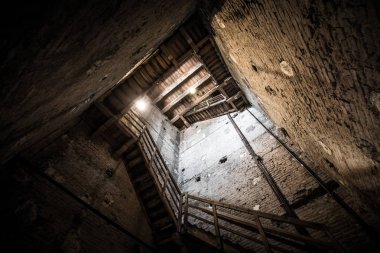 Bologna'daki Torre Degli Asinelli'nin iç görünümü, Emilia Romagna, İtalya