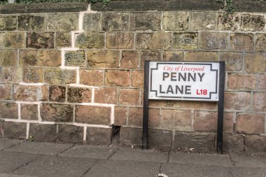 Liverpool sokakta Penny lane ünlü işareti