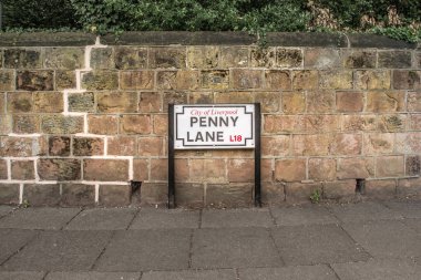 Liverpool sokakta Penny lane ünlü işareti