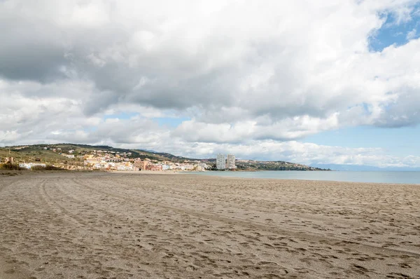 Sotogrande mavi bayrağı sahilde Andalusia