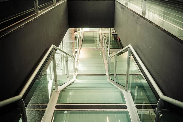 Escalera moderna desde la perspectiva —  Fotos de Stock