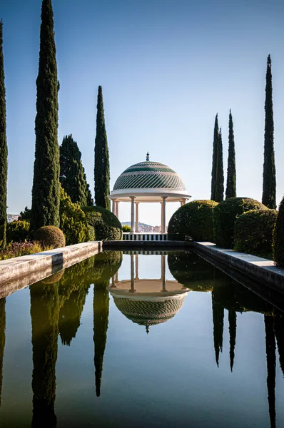 Estanque jardín botánico y paseo marítimo de Málaga Fotos de stock