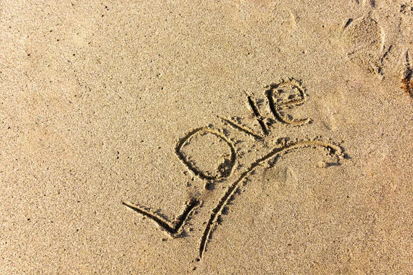 Aşk kelime deniz kumu yazmak — Stok fotoğraf