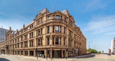 Exchange İstasyonu cephe şimdi bürolar ve dükkanlar için kullanılır.