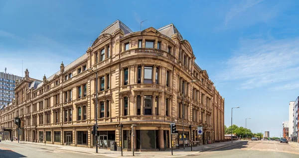 Exchange İstasyonu cephe şimdi bürolar ve dükkanlar için kullanılır.