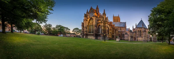 Lincoln Katedrali ve Yeşil, Lincoln, Lincolnshire, İngiltere ekstra geniş açı çekim